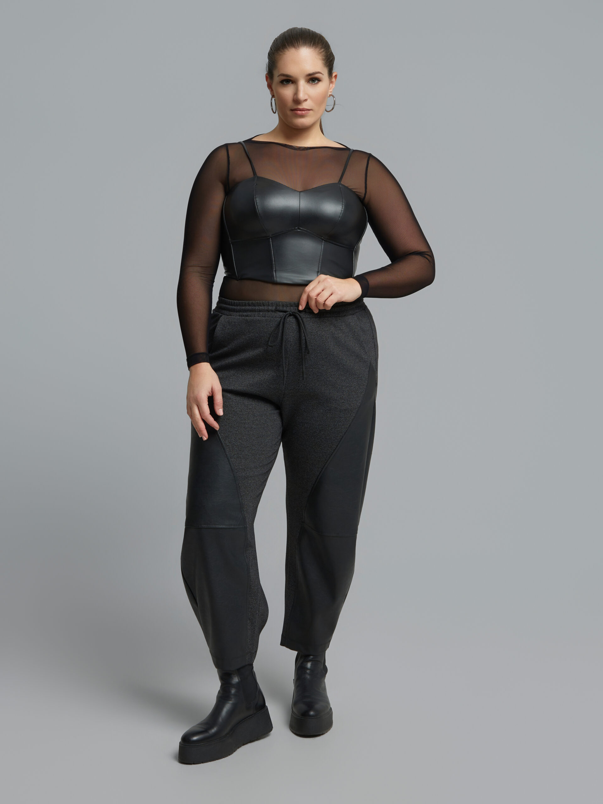 MAT - Pantalon Coupe Arrondie avec Applique en Cuir Végane (8601.2067)